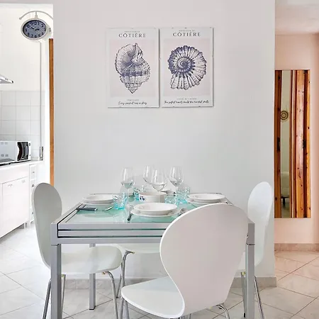 Free Parking - Right In The Heart Of The - Semplice דירה *